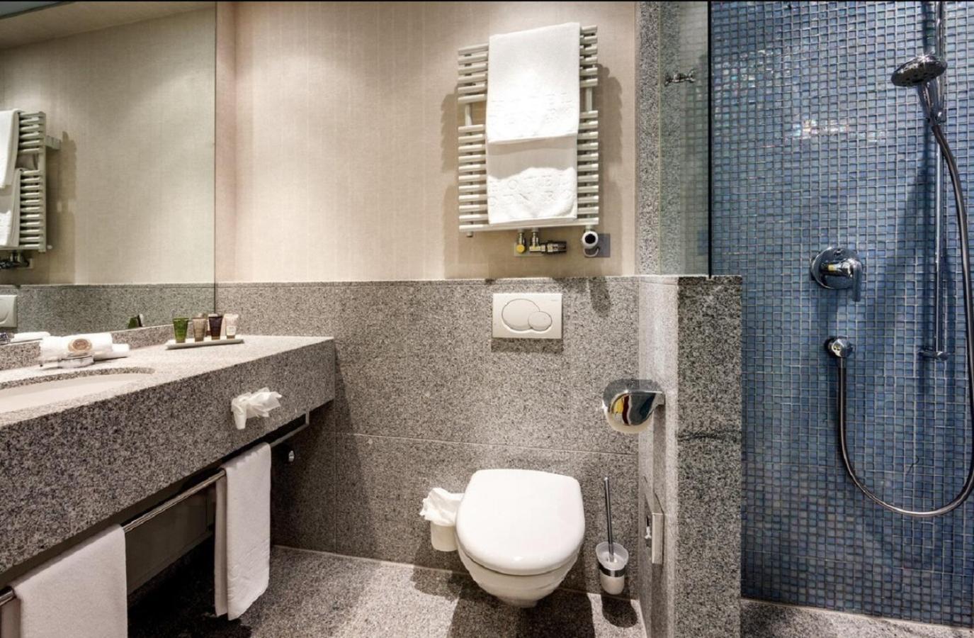 Eden Roc Marina Hotel أسكونا الغرفة الصورة
